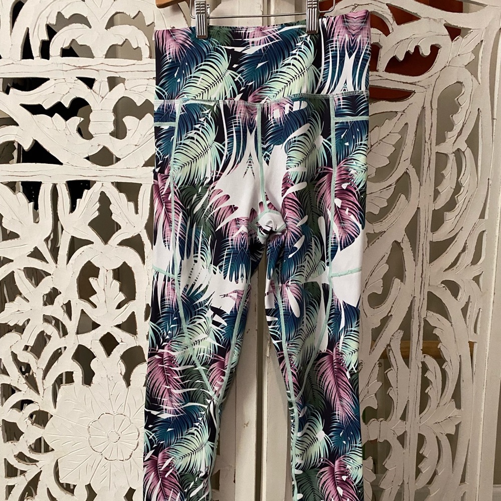 Zyia Active M Light And Tight Hi Rise Crop Cargo Leggings